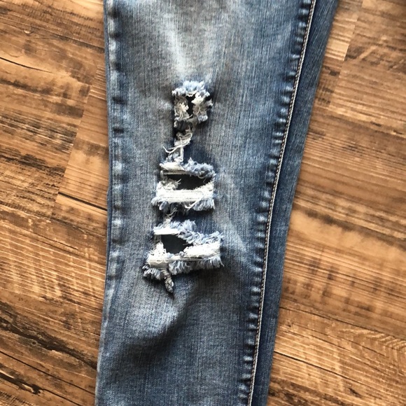 3/$25 - Eighty Two torn crop skinny jeans - Picture 4 of 14